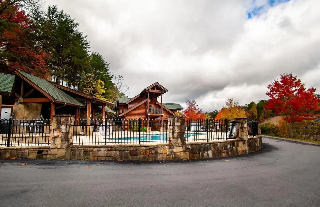 Stairway To Heaven - Hot Tub, Pool, Prime Location-1